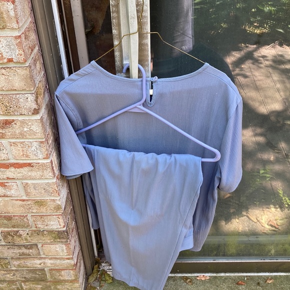 Blouse and pants combo - Picture 1 of 3